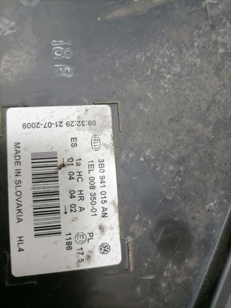 VW Passat 3BG original Scheinwerfer vorn links Halogen Bj.2003